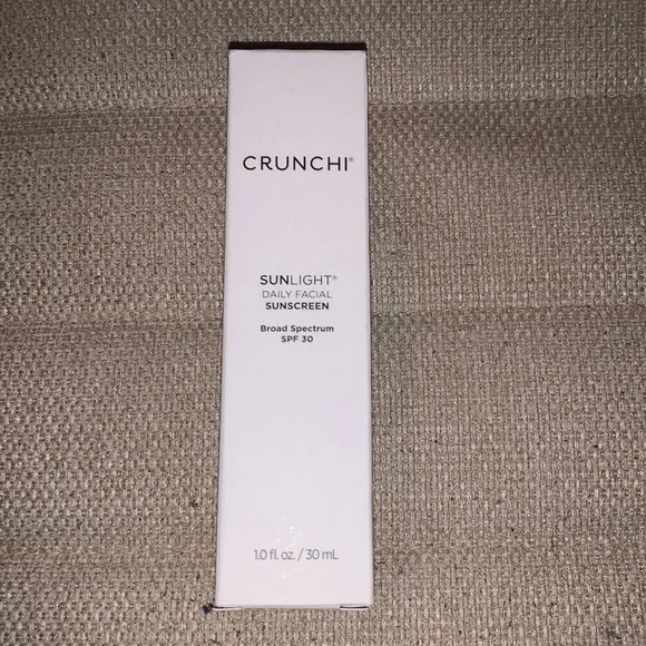 Crunchi Sunlight Facial sunscreen broad spectrum SPF 30 - Picture 2 of 3